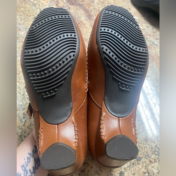 White Mountain Size 6.5M Demure Brown Leather Mary Jane Heel with Accent Lines - Picture 8 of 9